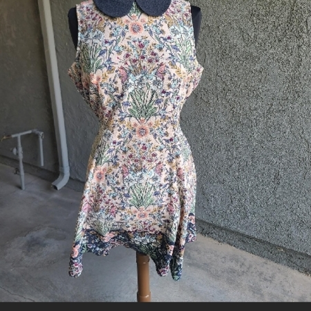 Floral Sleeveless Dress with Collar